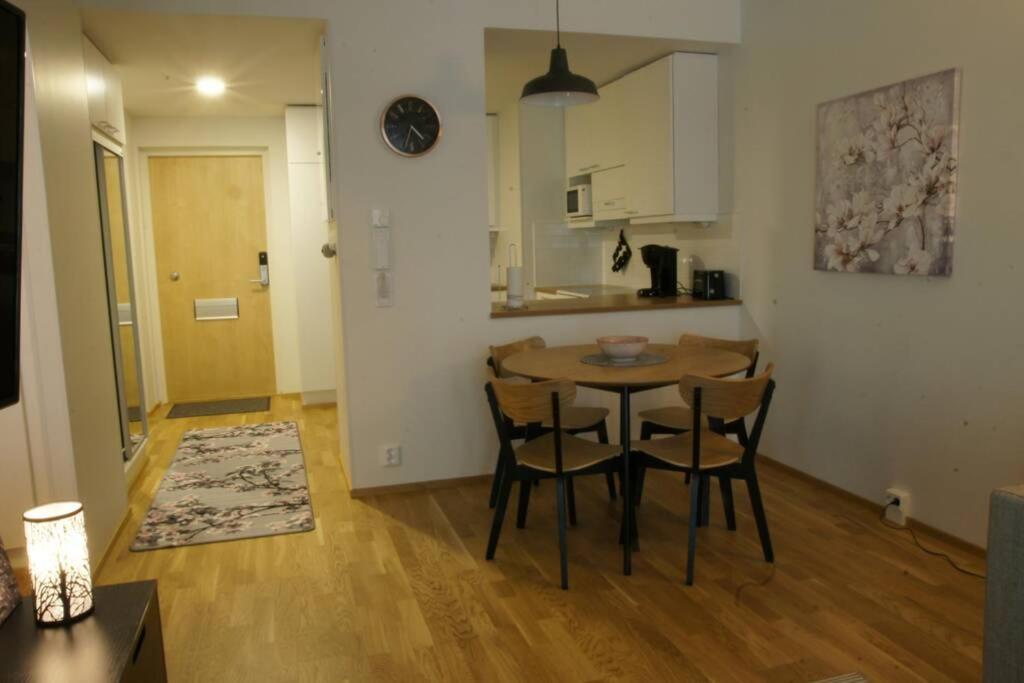 Ferienwohnung Keskustan Kaksio 45 M2 Autopaikalla, Rautatienkatu 19, 9 Krs Oulu Exterior foto